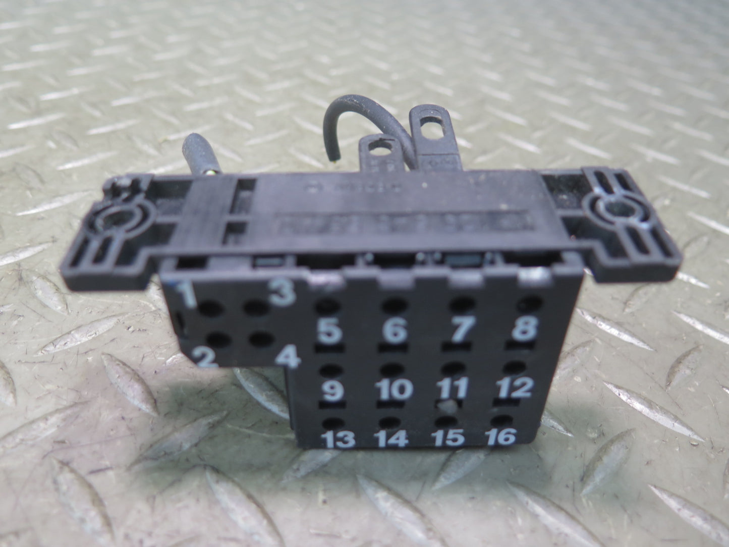 86-93 Mercedes W124 300E Diagnostic Port Connector Unit 1295455540 OEM