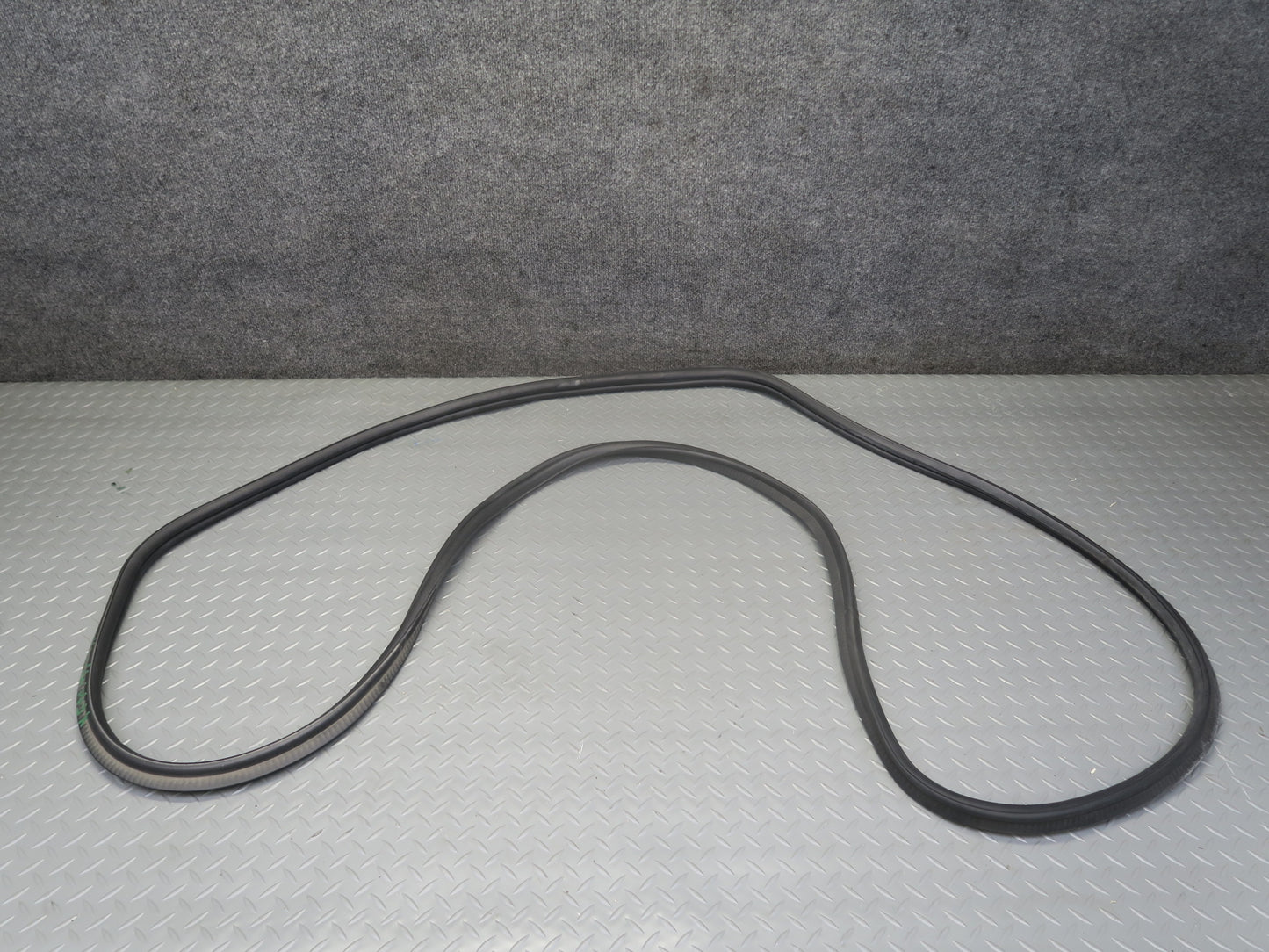 00-06 BMW X5 E53 Rear Trunk Weatherstrip Rubber Seal OEM