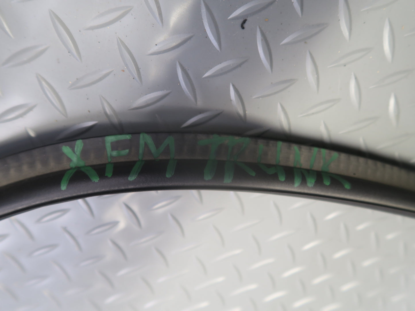 00-06 BMW X5 E53 Rear Trunk Weatherstrip Rubber Seal OEM