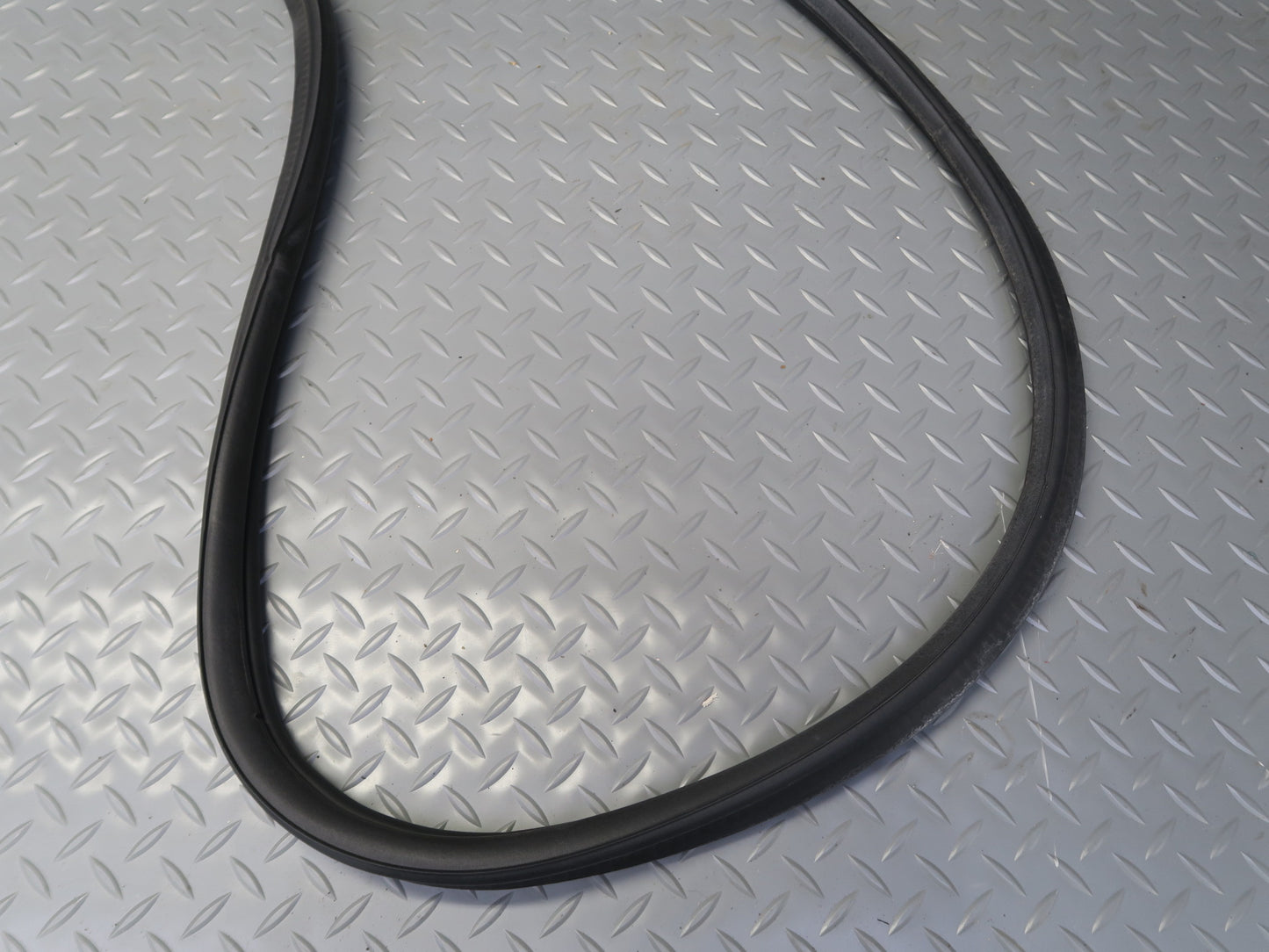 00-06 BMW X5 E53 Rear Trunk Weatherstrip Rubber Seal OEM
