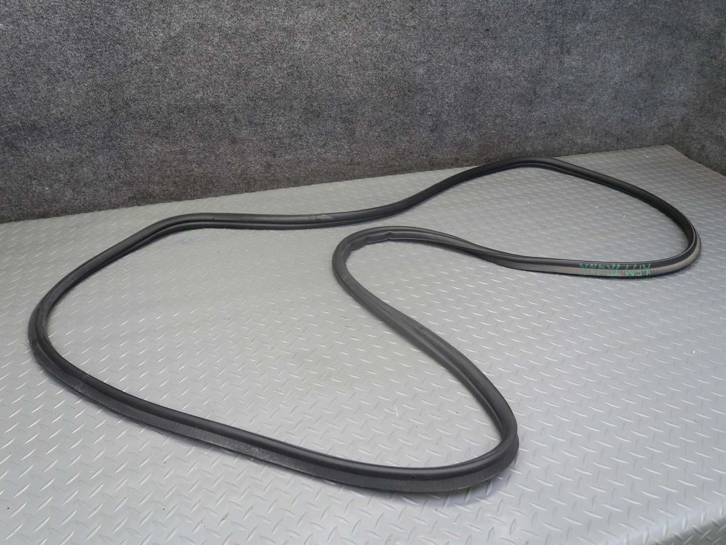 00-06 BMW X5 E53 Rear Trunk Weatherstrip Rubber Seal OEM
