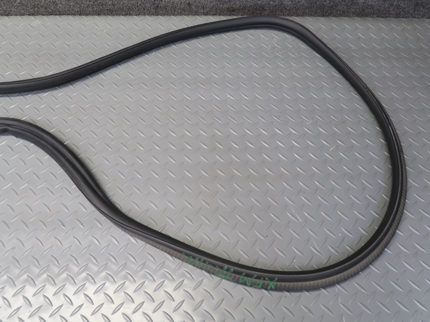 00-06 BMW X5 E53 Rear Trunk Weatherstrip Rubber Seal OEM