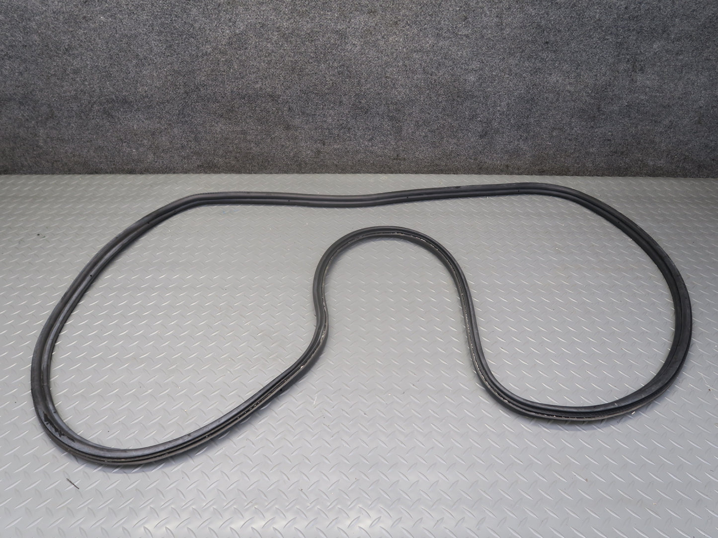 00-06 BMW X5 E53 Rear Trunk Weatherstrip Rubber Seal OEM