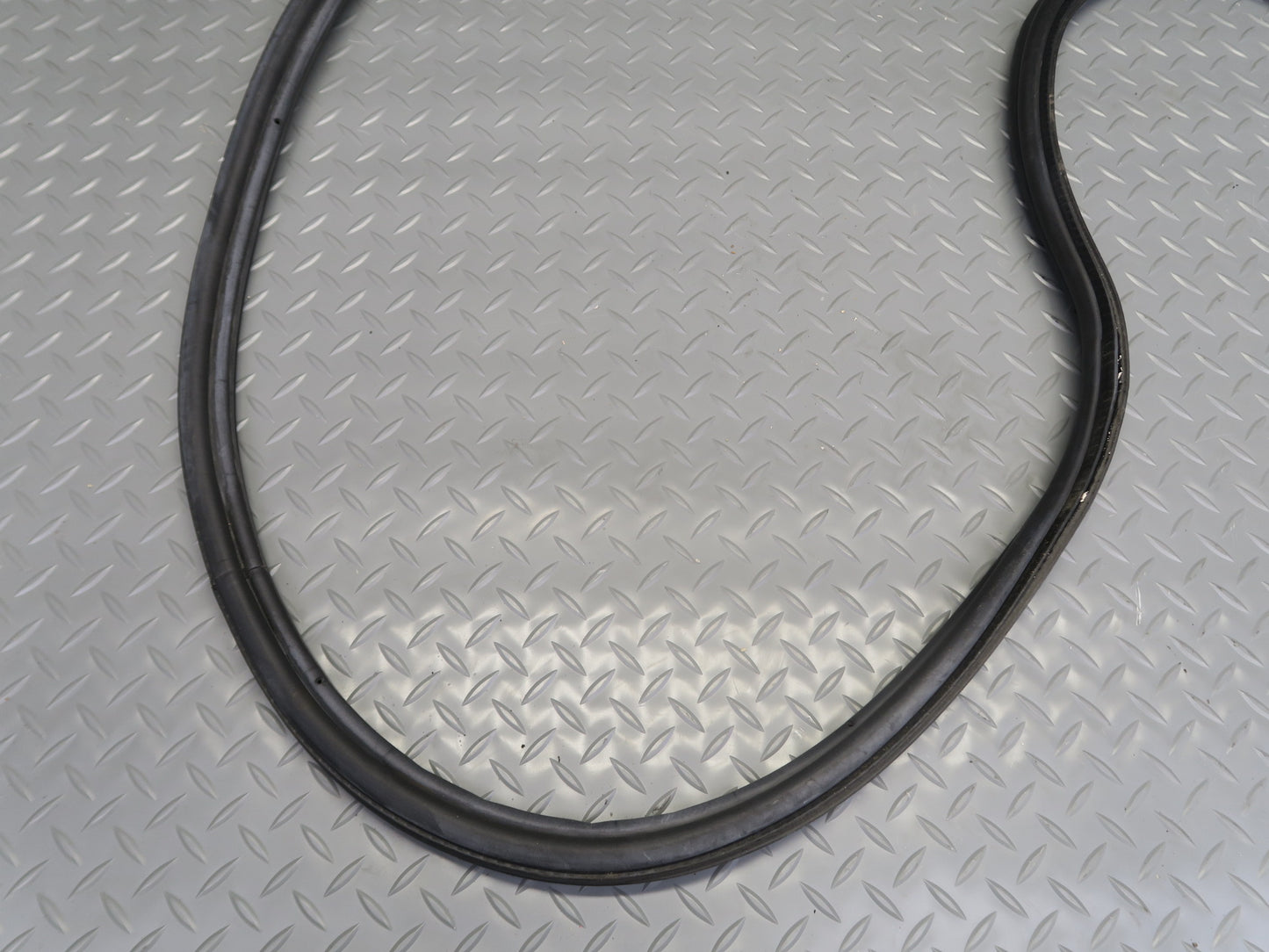 00-06 BMW X5 E53 Rear Trunk Weatherstrip Rubber Seal OEM