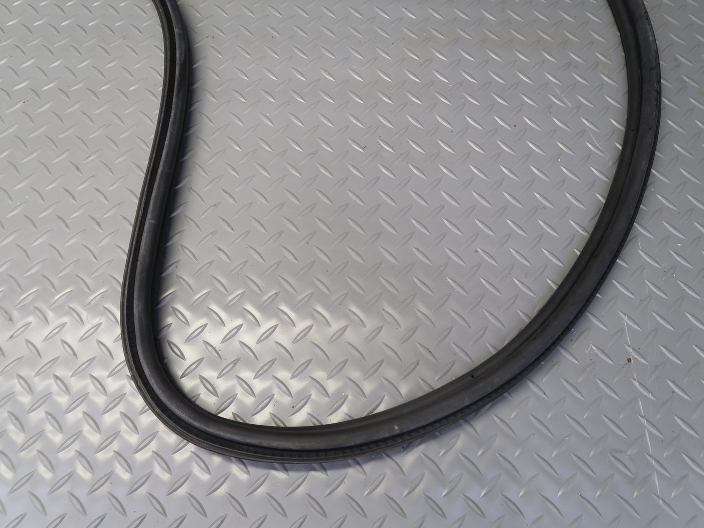 00-06 BMW X5 E53 Rear Trunk Weatherstrip Rubber Seal OEM