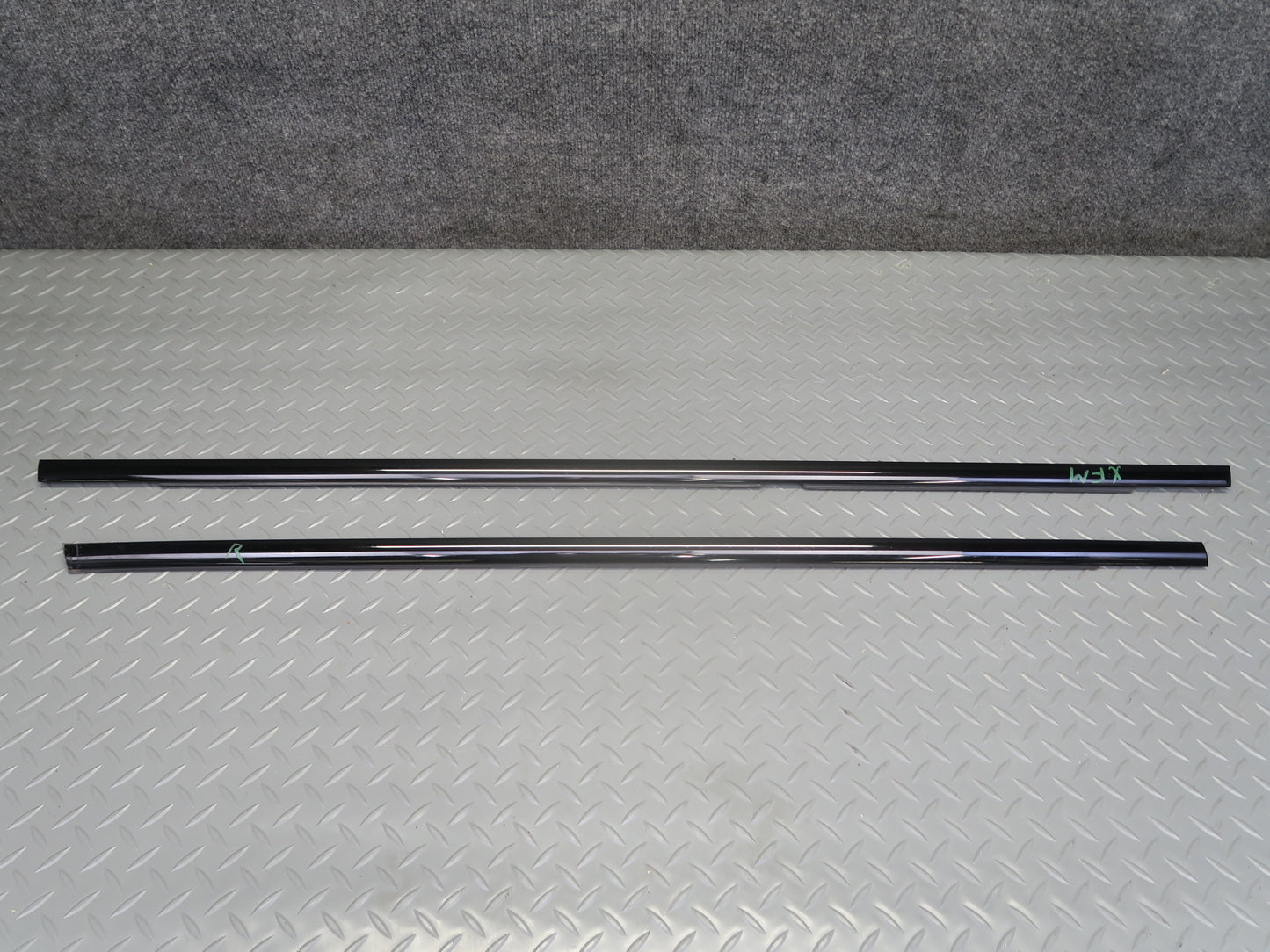 00-06 BMW E53 X5 Set of 2 Front & Rear Right Door Weatherstrip Trim Molding OEM