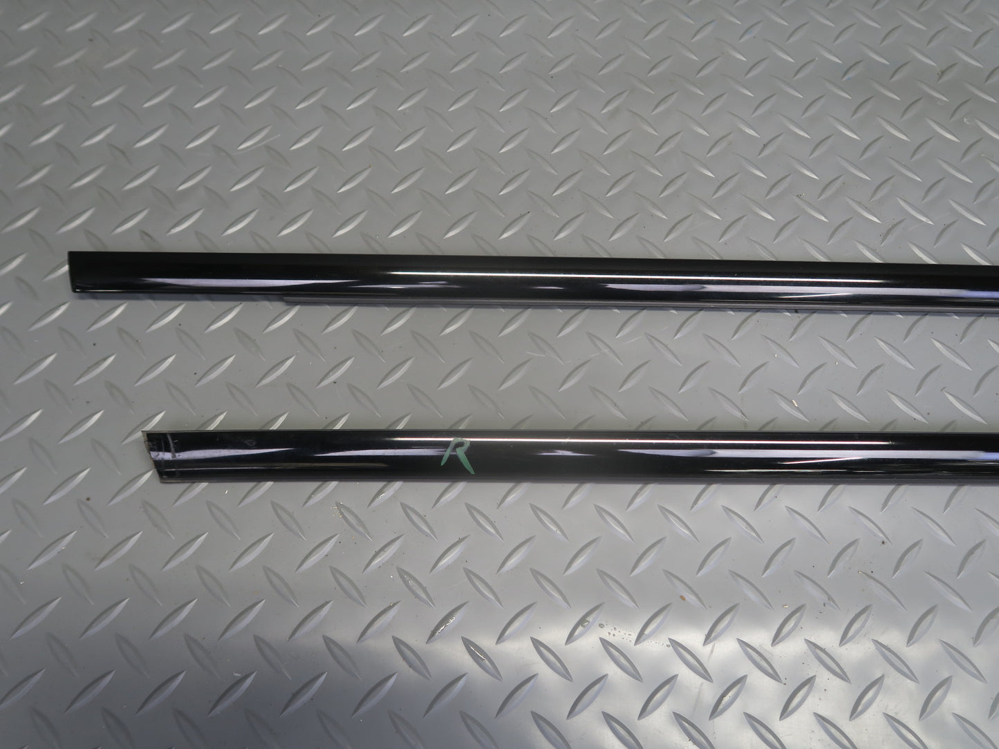 00-06 BMW E53 X5 Set of 2 Front & Rear Right Door Weatherstrip Trim Molding OEM