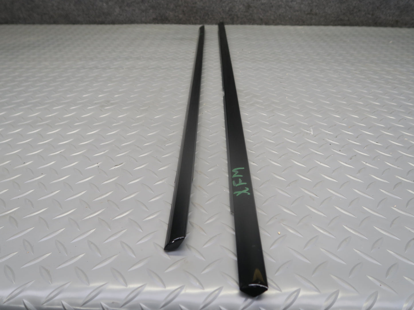 00-06 BMW E53 X5 Set of 2 Front & Rear Right Door Weatherstrip Trim Molding OEM