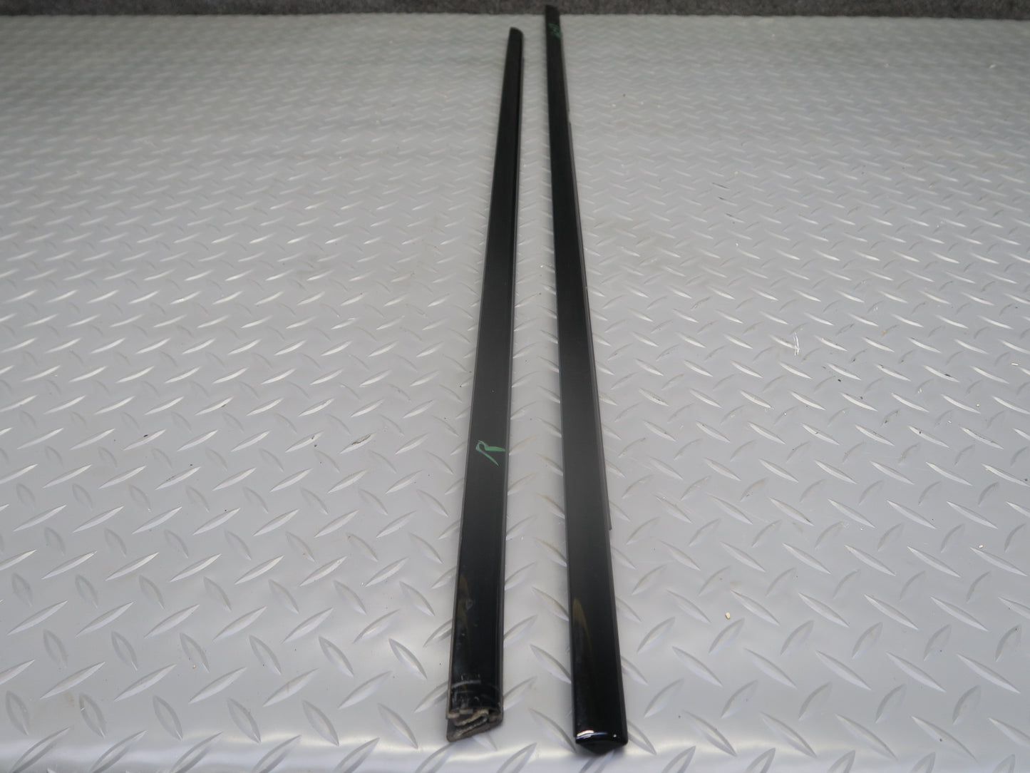 00-06 BMW E53 X5 Set of 2 Front & Rear Right Door Weatherstrip Trim Molding OEM