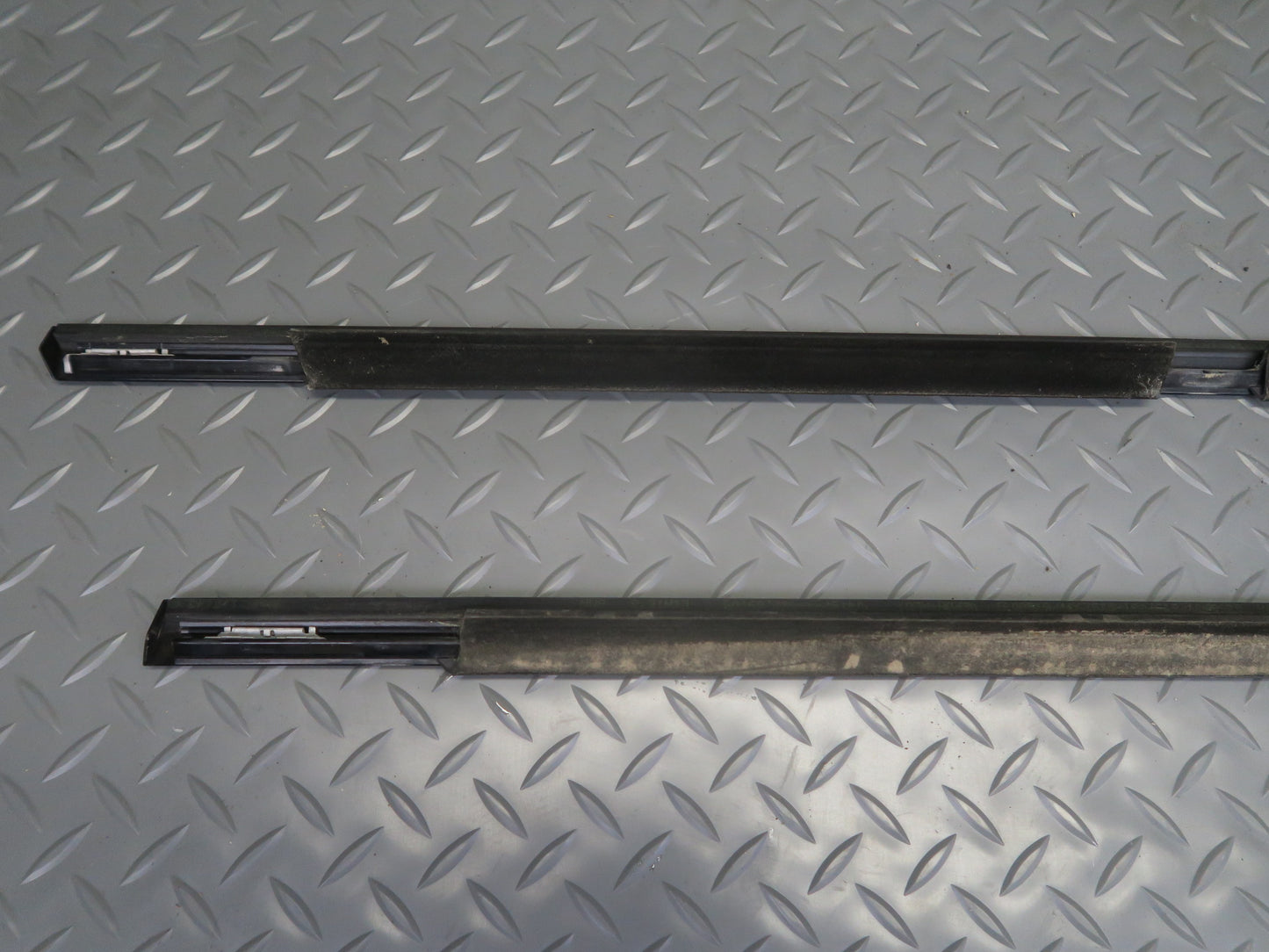 00-06 BMW E53 X5 Set of 2 Front & Rear Right Door Weatherstrip Trim Molding OEM