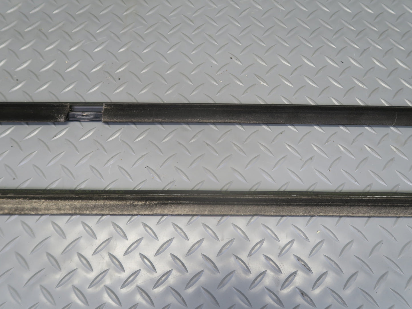 00-06 BMW E53 X5 Set of 2 Front & Rear Right Door Weatherstrip Trim Molding OEM
