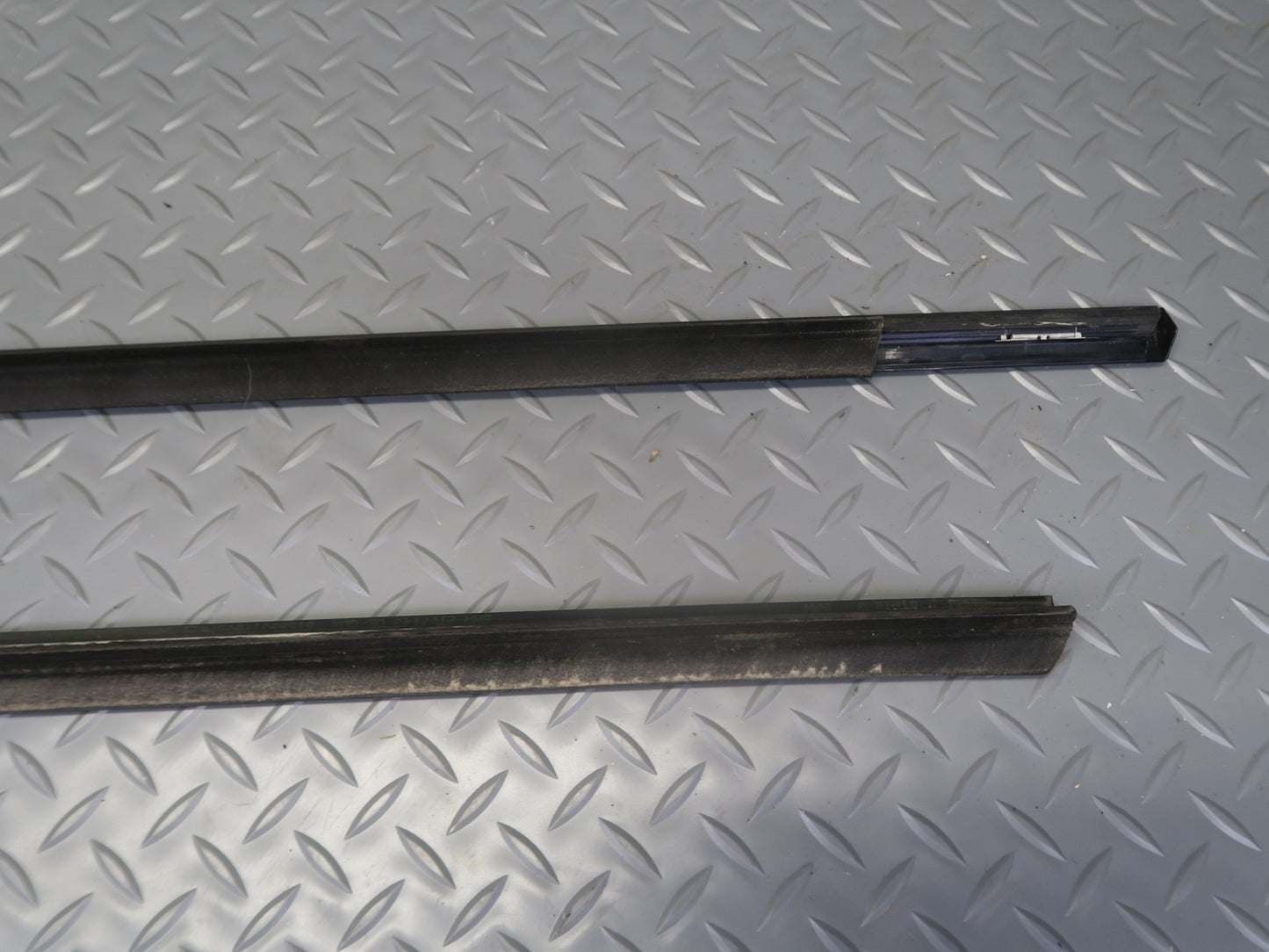 00-06 BMW E53 X5 Set of 2 Front & Rear Right Door Weatherstrip Trim Molding OEM