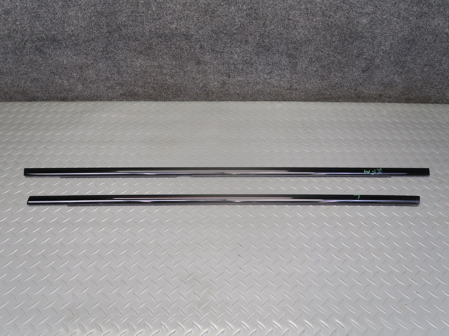 00-06 BMW E53 X5 Set of 2 Front & Rear Left Door Weatherstrip Trim Molding OEM
