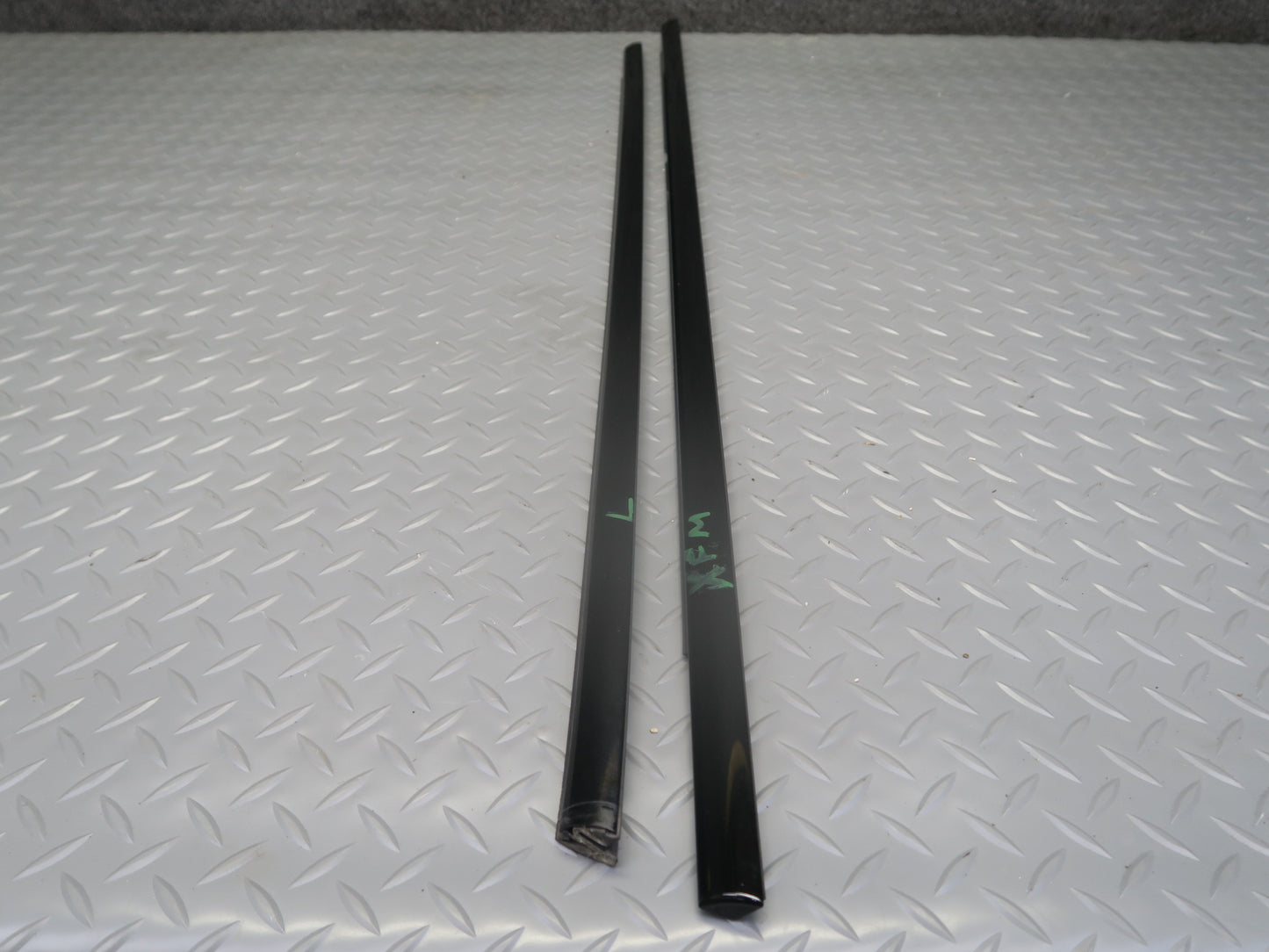00-06 BMW E53 X5 Set of 2 Front & Rear Left Door Weatherstrip Trim Molding OEM