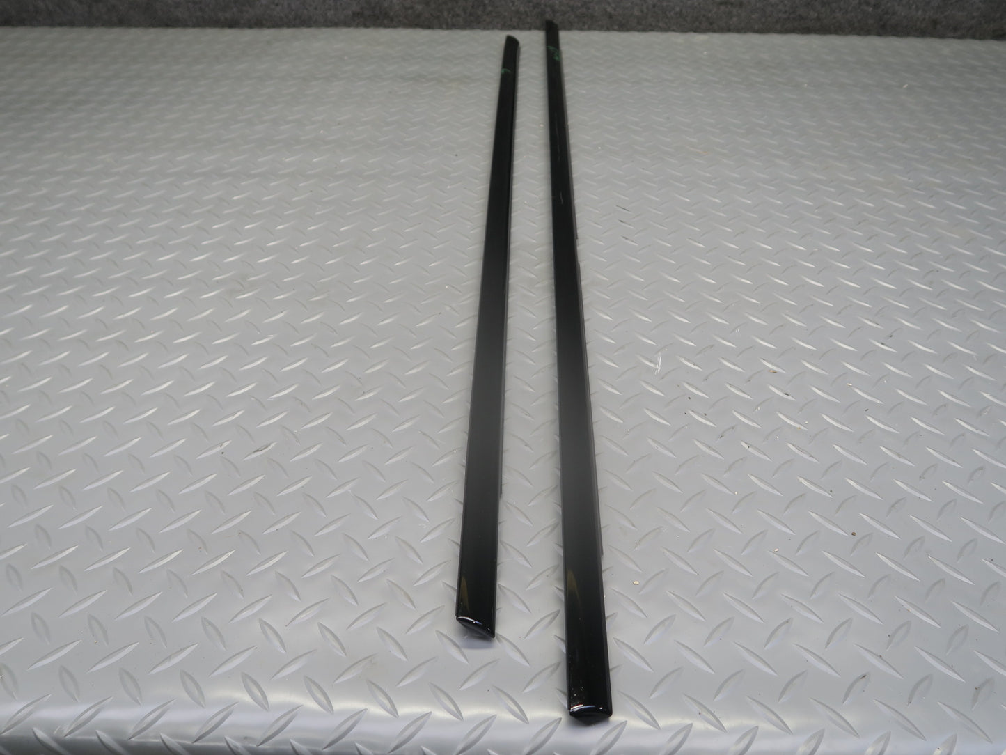 00-06 BMW E53 X5 Set of 2 Front & Rear Left Door Weatherstrip Trim Molding OEM