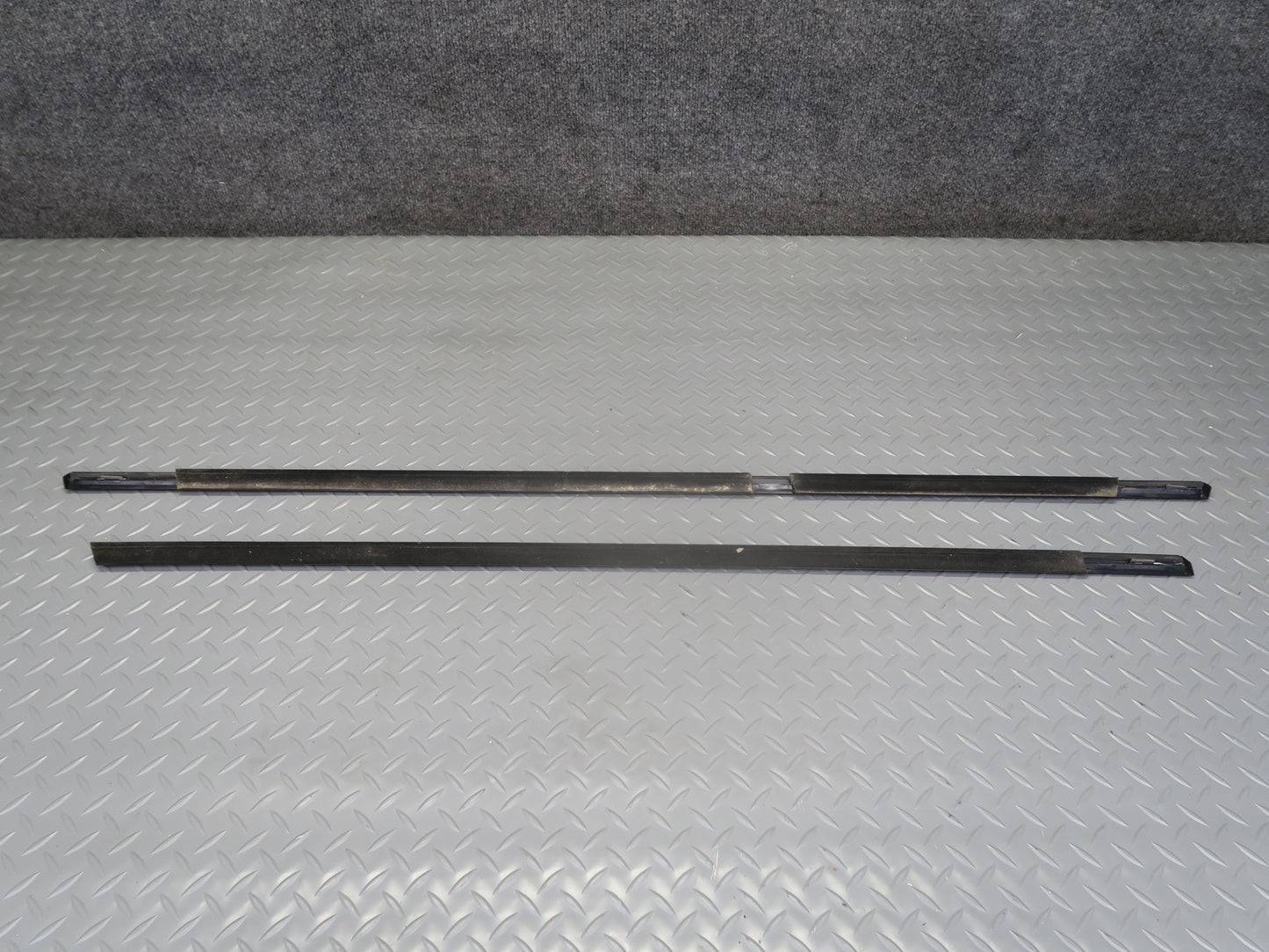 00-06 BMW E53 X5 Set of 2 Front & Rear Left Door Weatherstrip Trim Molding OEM