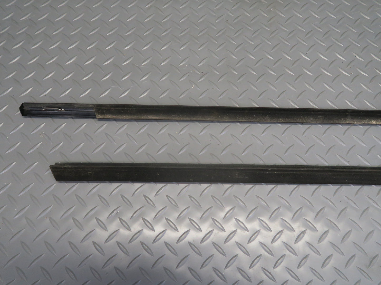 00-06 BMW E53 X5 Set of 2 Front & Rear Left Door Weatherstrip Trim Molding OEM
