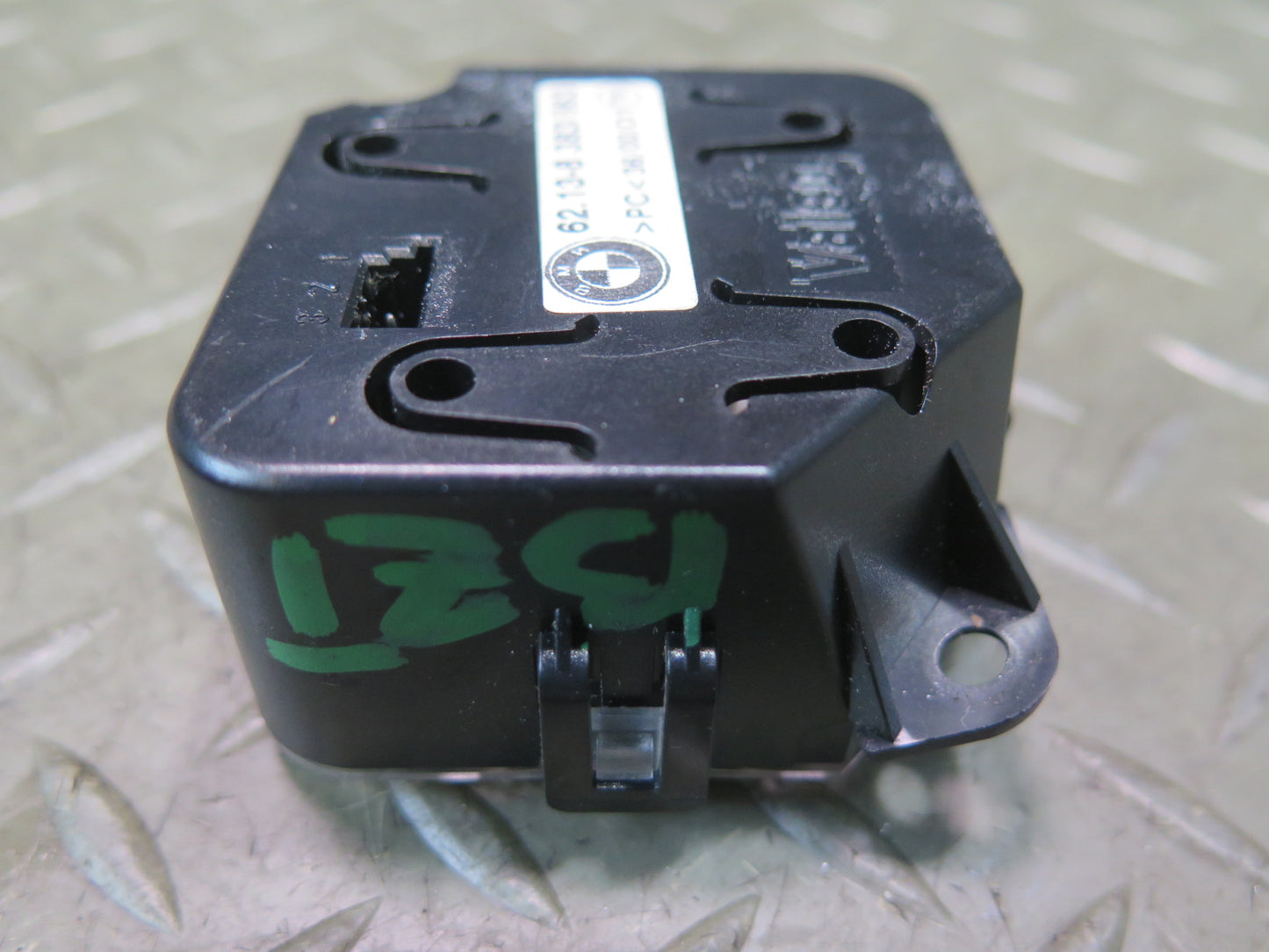 99-02 BMW E36/7 Z3 Dash Center Analog Clock Unit 8383663  OEM