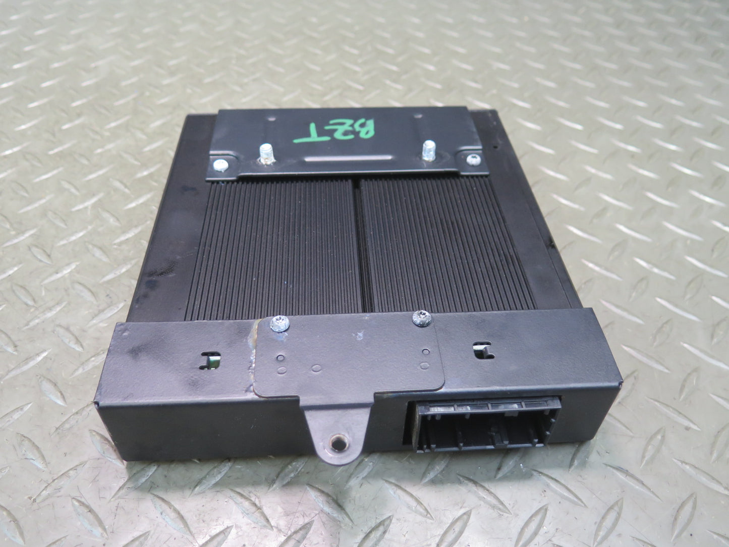 99-02 BMW E36/7 Z3 Harman Kardon Radio Audio Amplifier AMP 6902840 OEM