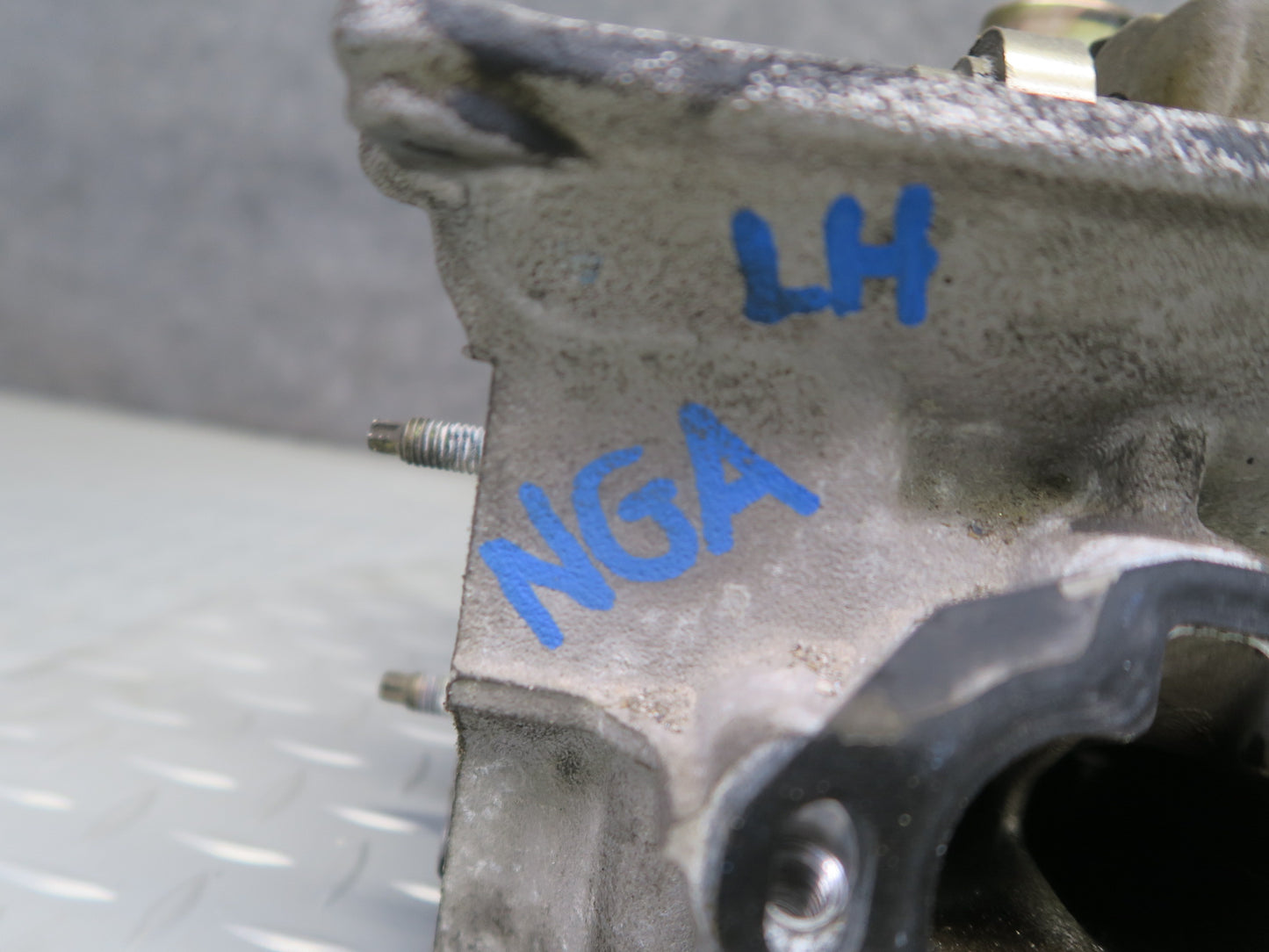 95-97 Nissan Gloria HY33 3.0L VQ30DET Turbo Engine Left Cylinder Head 60K OEM