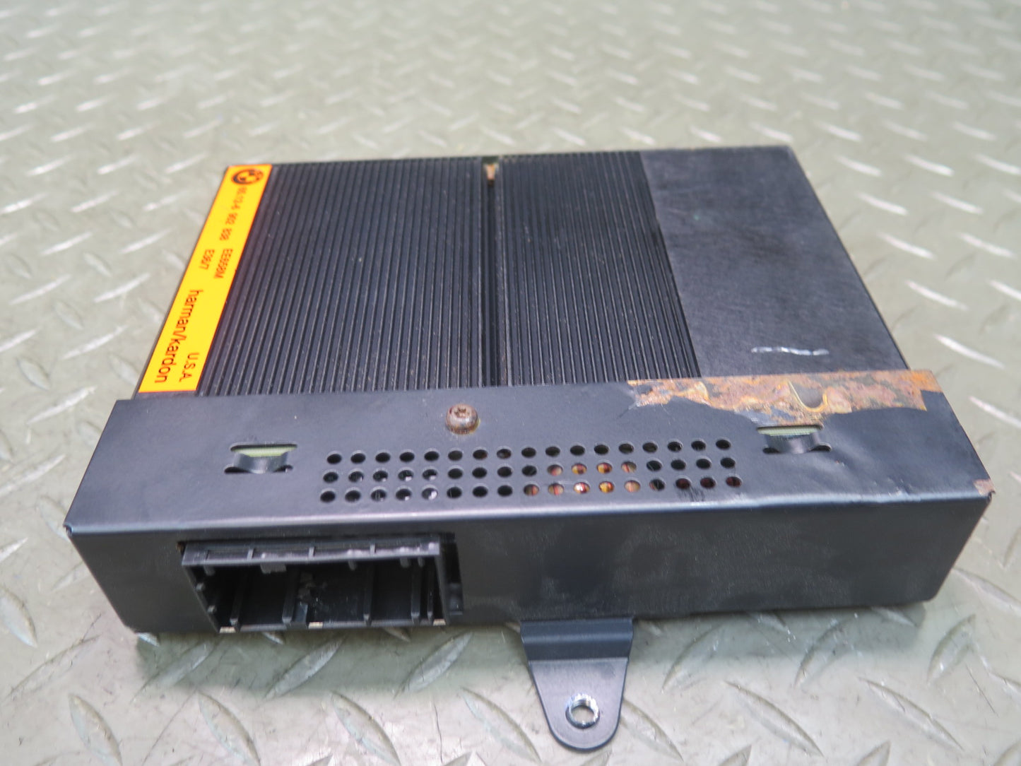 99-02 BMW E36/7 Z3 Harman Kardon Audio Subwoofer Amplifier AMP 6902838 OEM