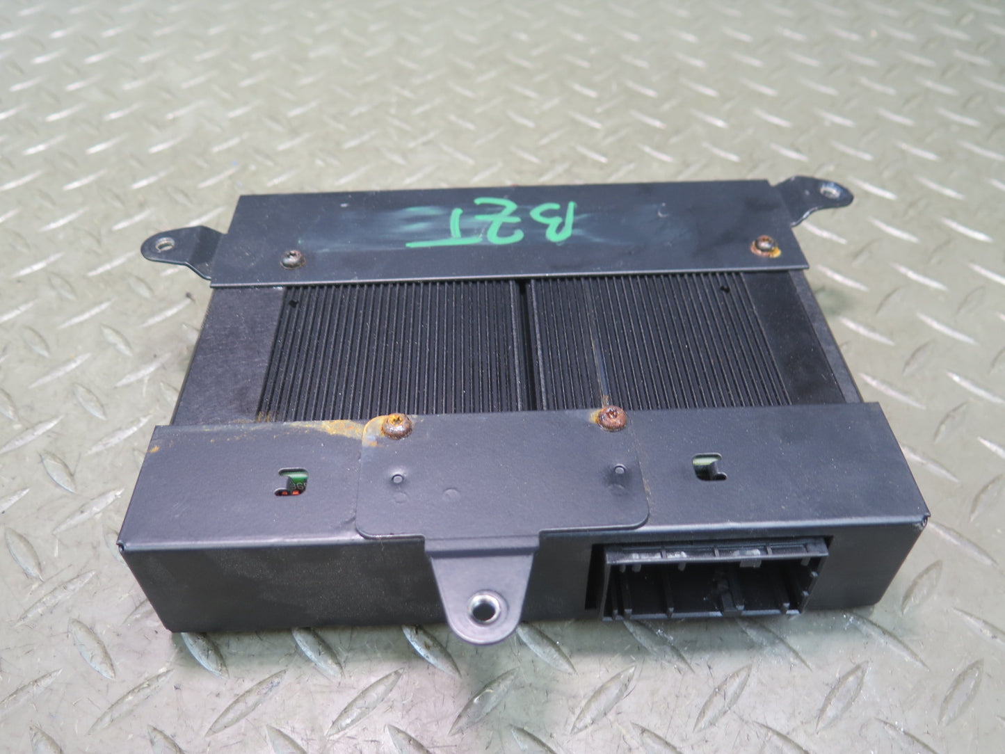 99-02 BMW E36/7 Z3 Harman Kardon Audio Subwoofer Amplifier AMP 6902838 OEM