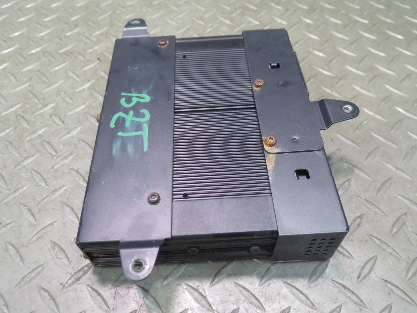 99-02 BMW E36/7 Z3 Harman Kardon Audio Subwoofer Amplifier AMP 6902838 OEM