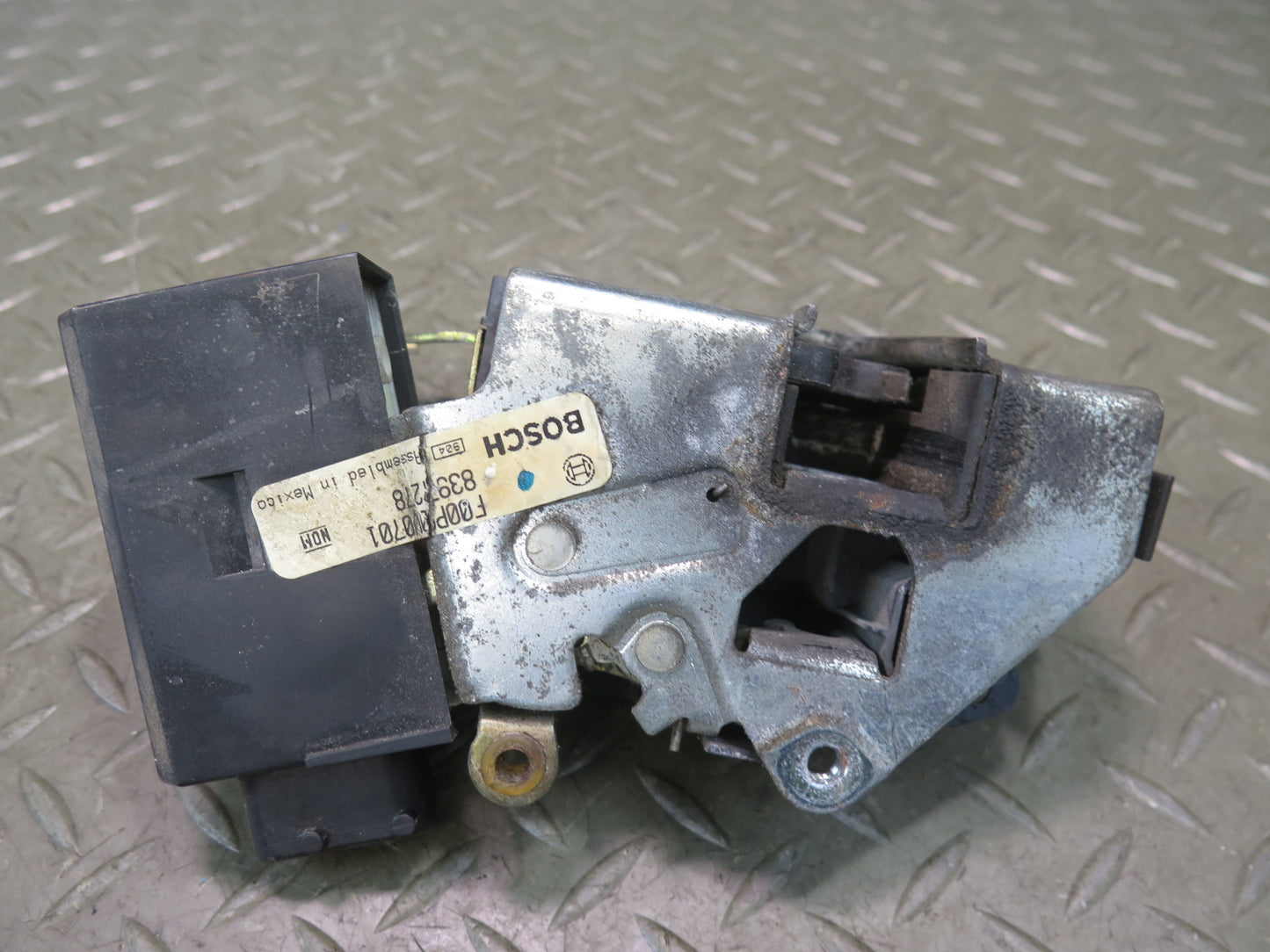 96-02 BMW E36/7 Z3 Right Passenger Door Lock Latch Actuator 8397278 OEM