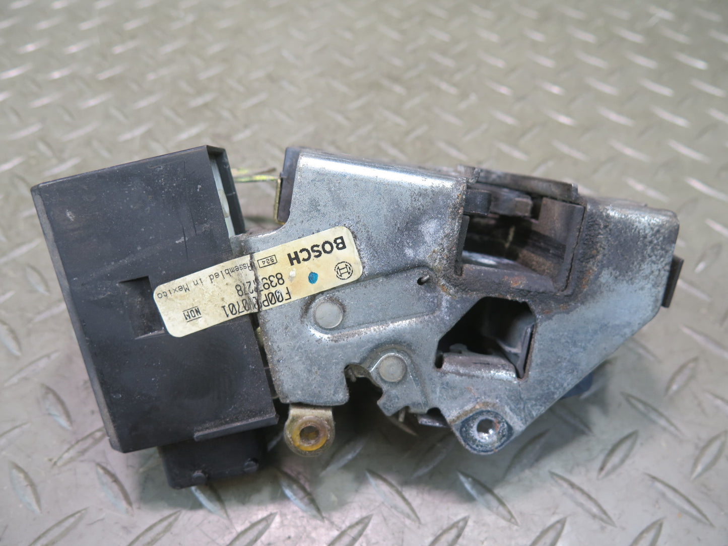 96-02 BMW E36/7 Z3 Right Passenger Door Lock Latch Actuator 8397278 OEM
