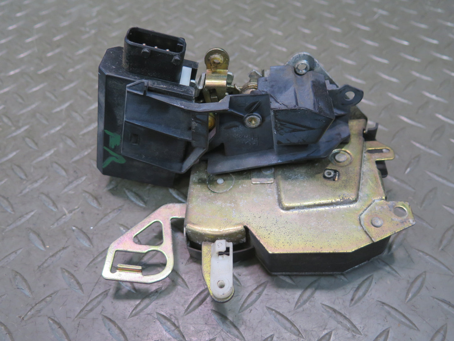 96-02 BMW E36/7 Z3 Right Passenger Door Lock Latch Actuator 8397278 OEM