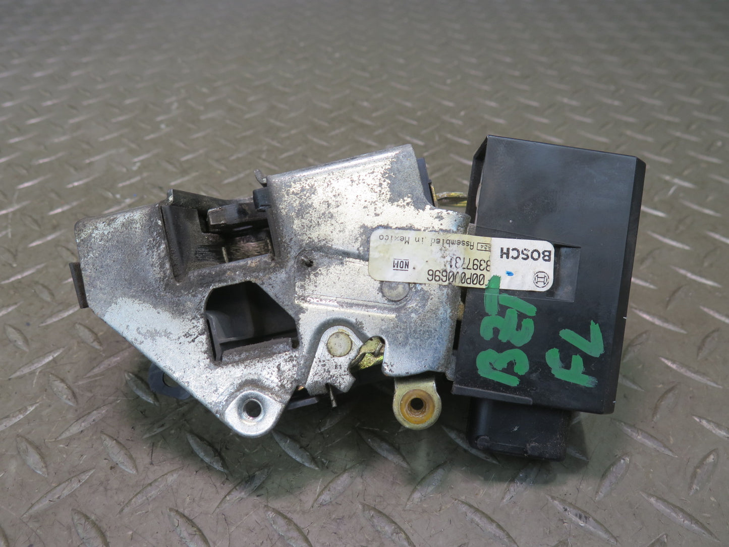 96-02 BMW E36/7 Z3 Left Driver Door Lock Latch Actuator 8397731 OEM