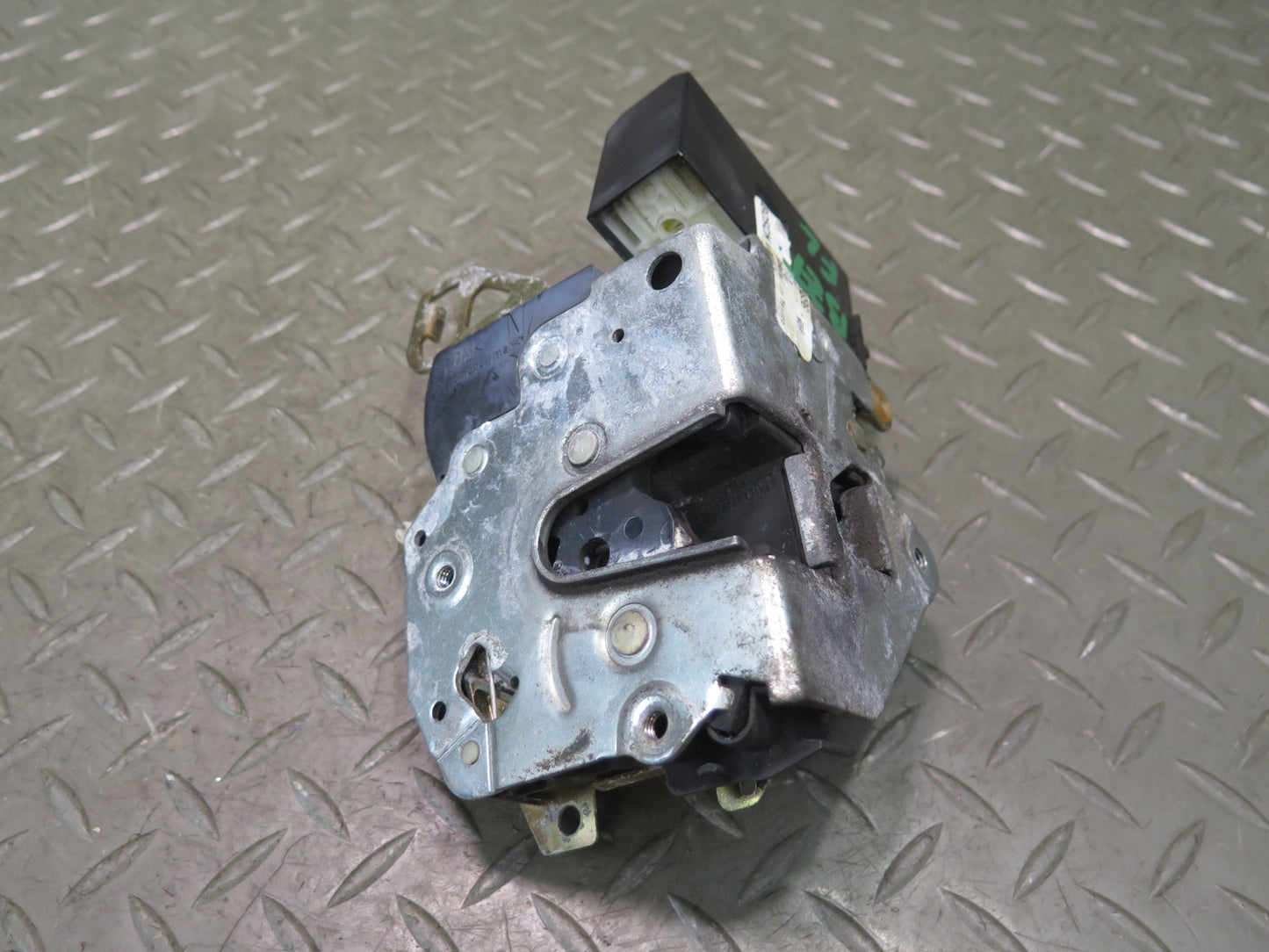 96-02 BMW E36/7 Z3 Left Driver Door Lock Latch Actuator 8397731 OEM