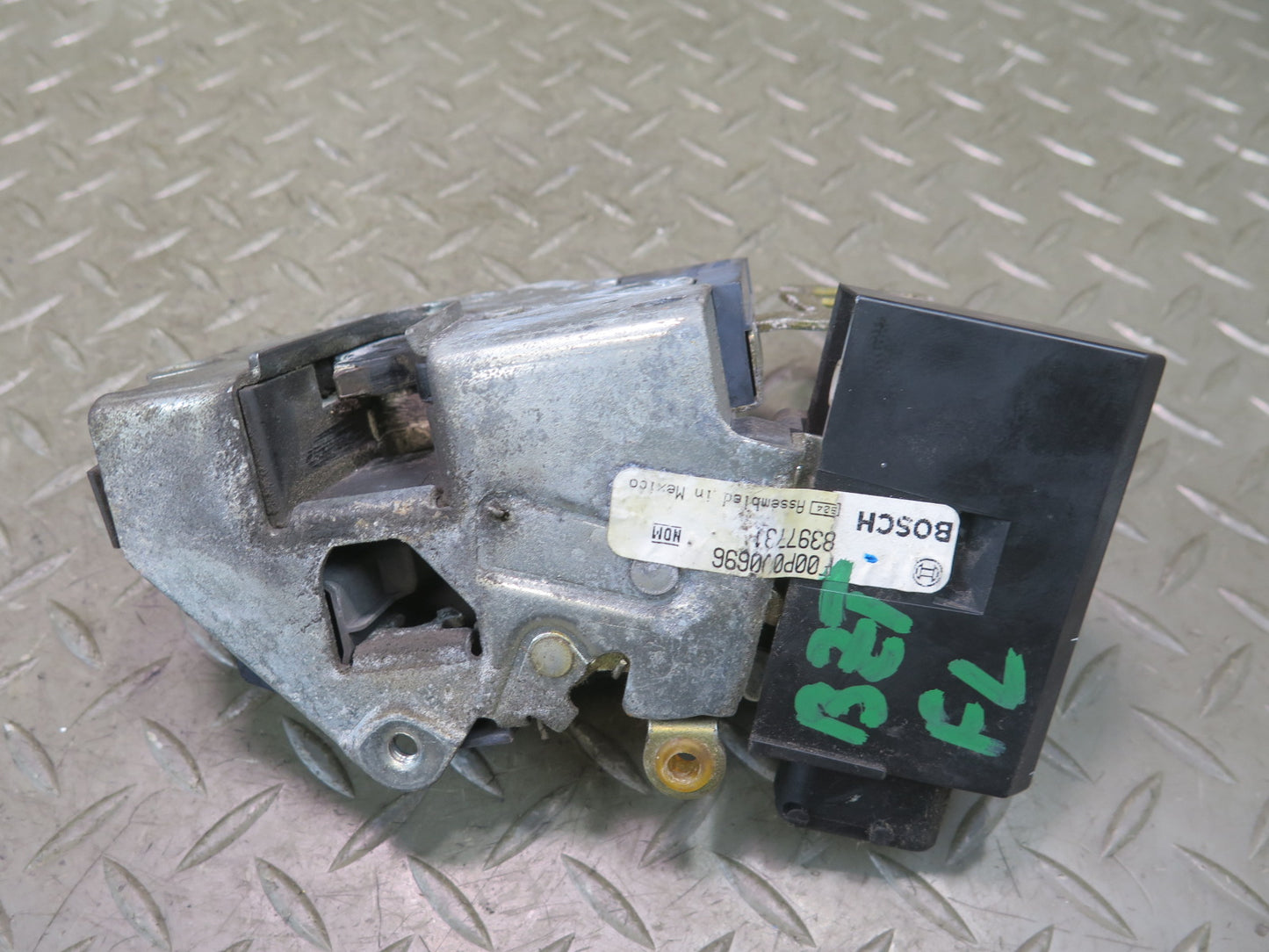 96-02 BMW E36/7 Z3 Left Driver Door Lock Latch Actuator 8397731 OEM
