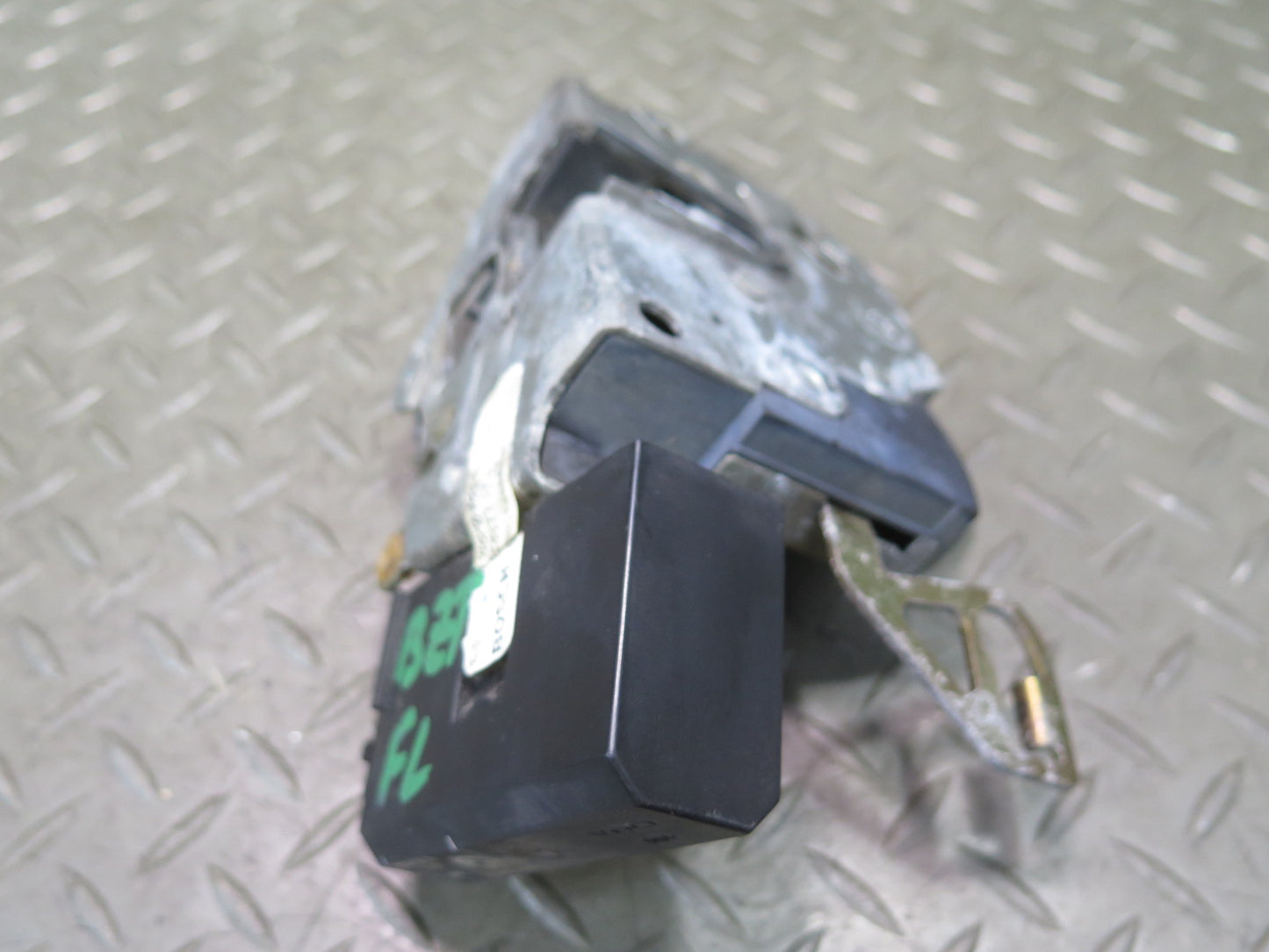 96-02 BMW E36/7 Z3 Left Driver Door Lock Latch Actuator 8397731 OEM