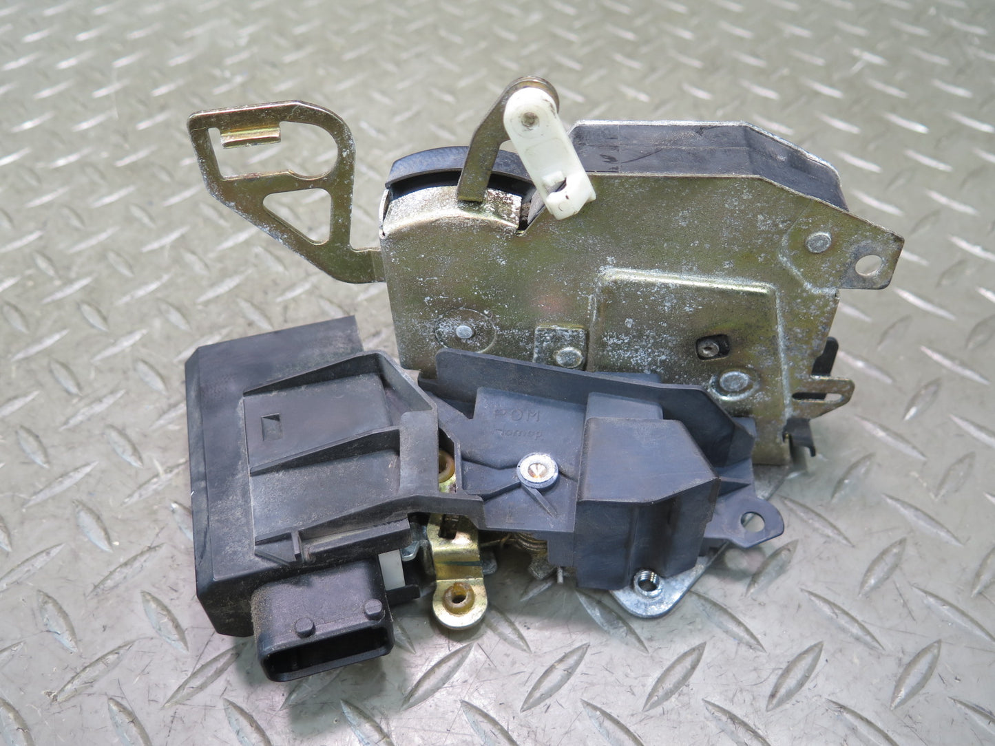 96-02 BMW E36/7 Z3 Left Driver Door Lock Latch Actuator 8397731 OEM