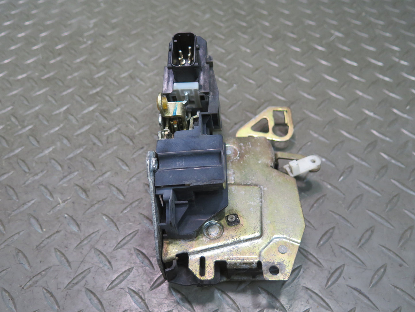 96-02 BMW E36/7 Z3 Left Driver Door Lock Latch Actuator 8397731 OEM