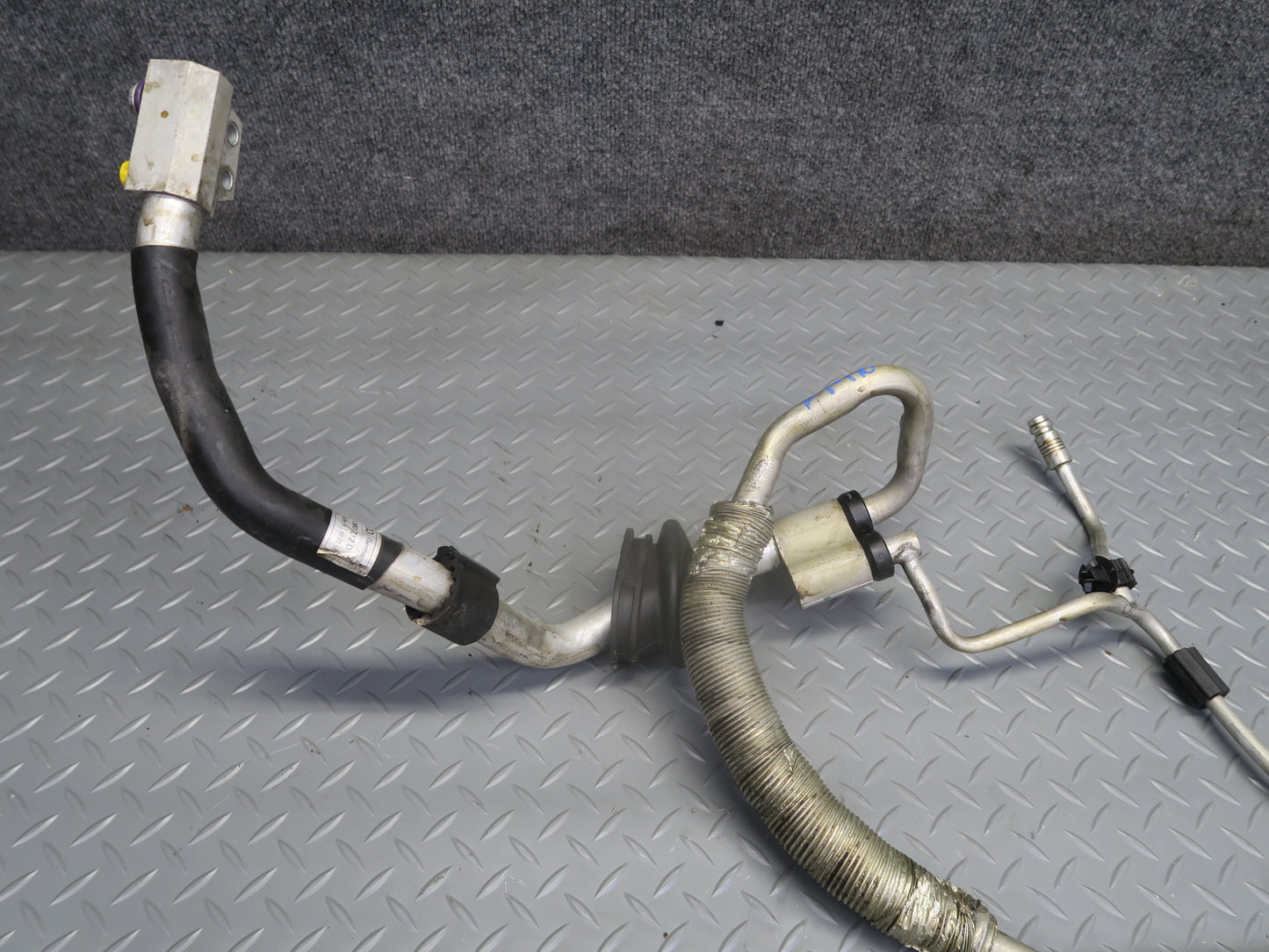 2015-2018 Porsche Macan Turbo 3.6L Engine Intercooler Y Connector Pipe