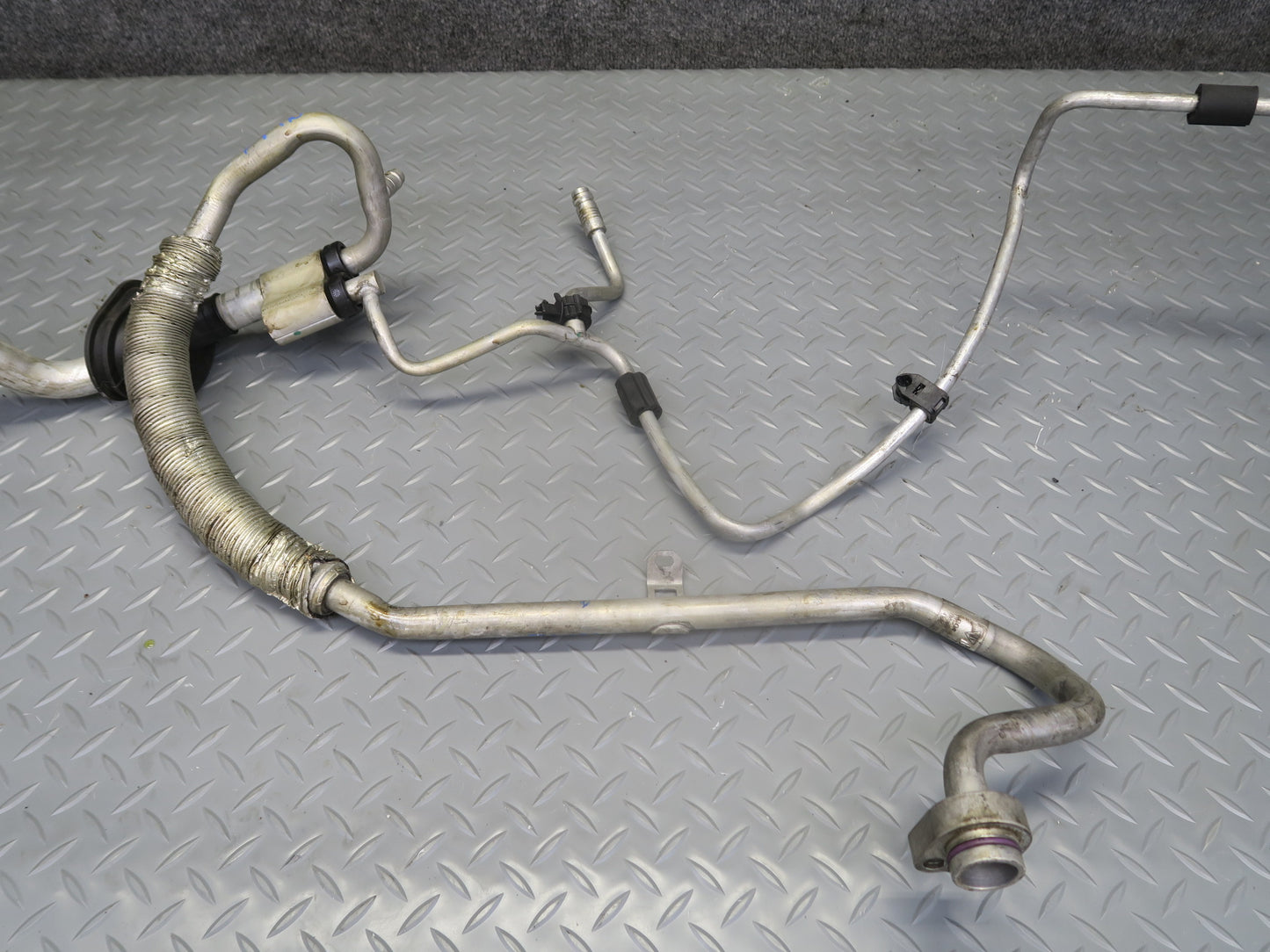 2015-2018 Porsche Macan Turbo 3.6L Engine Intercooler Y Connector Pipe