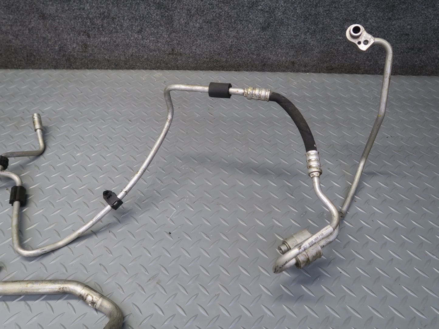 2015-2018 Porsche Macan Turbo 3.6L Engine Intercooler Y Connector Pipe