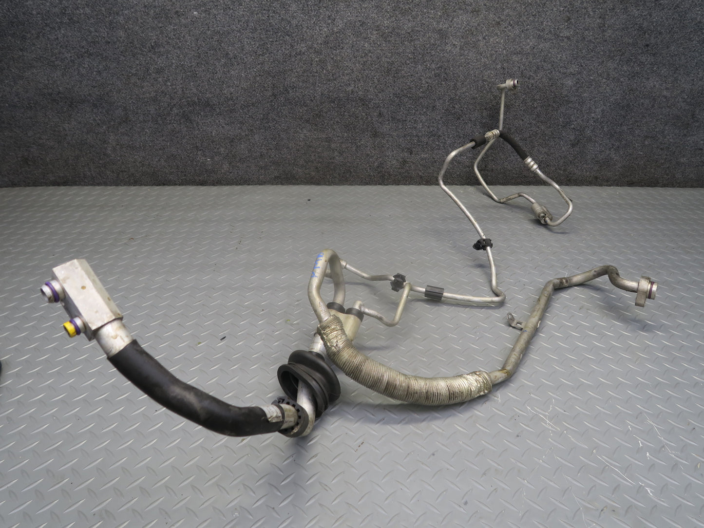 2015-2018 Porsche Macan Turbo 3.6L Engine Intercooler Y Connector Pipe