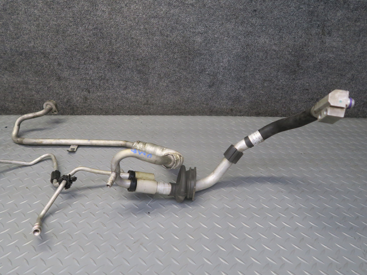 2015-2018 Porsche Macan Turbo 3.6L Engine Intercooler Y Connector Pipe