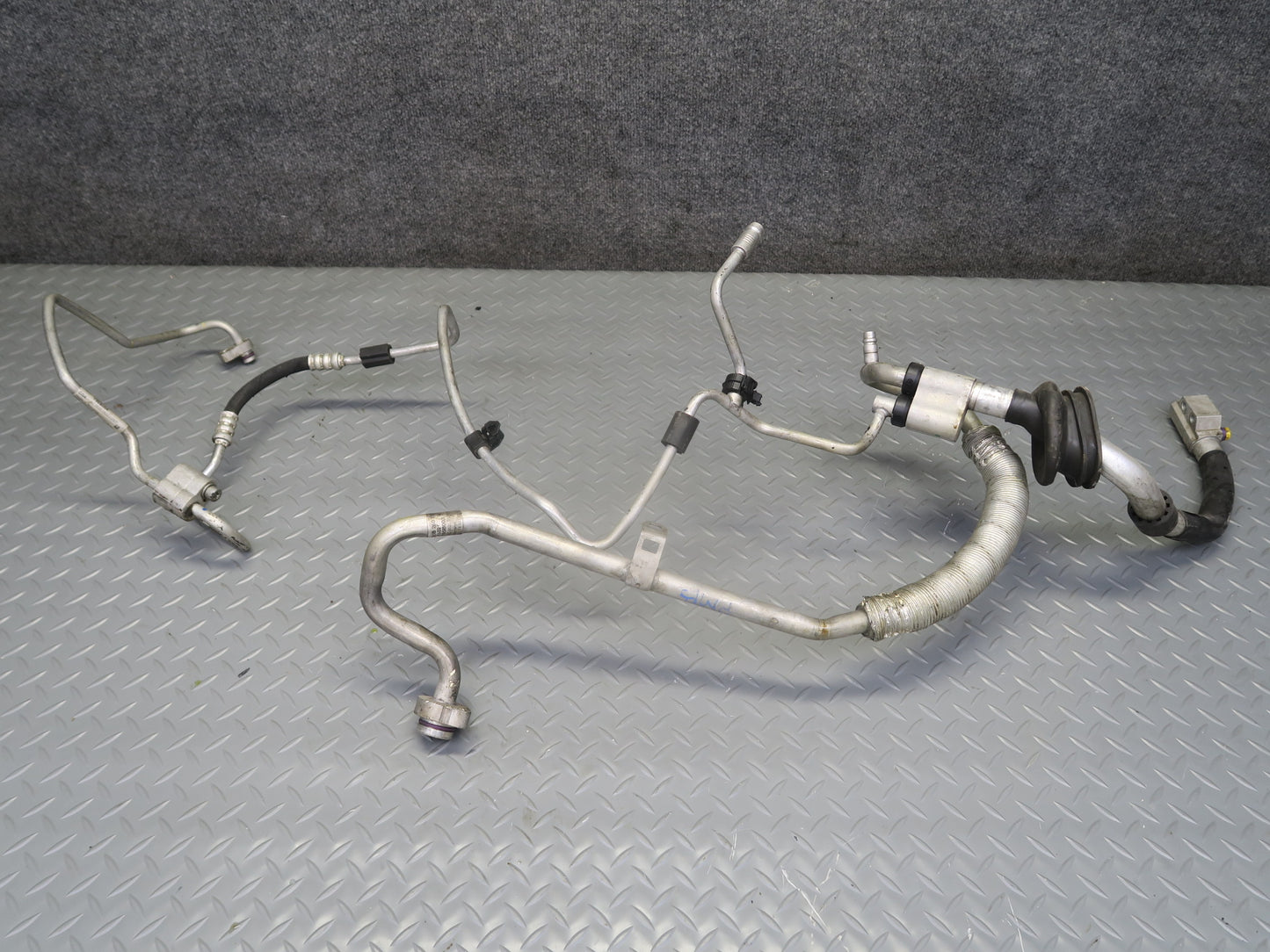 2015-2018 Porsche Macan Turbo 3.6L Engine Intercooler Y Connector Pipe