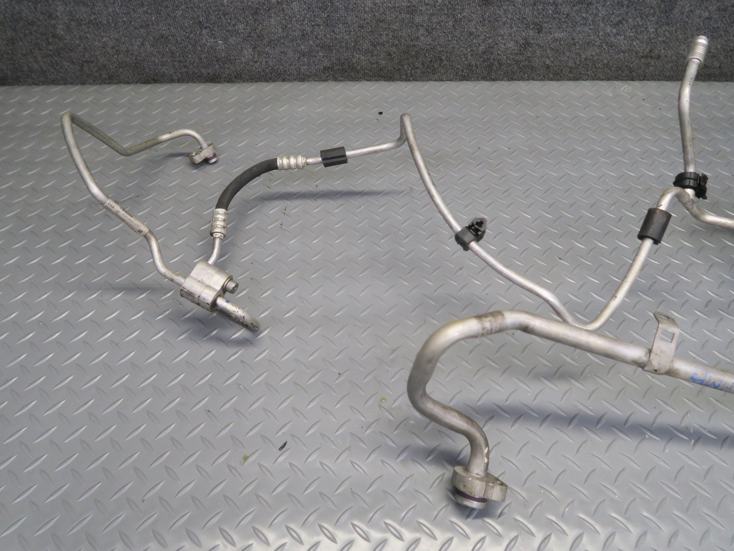2015-2018 Porsche Macan Turbo 3.6L Engine Intercooler Y Connector Pipe