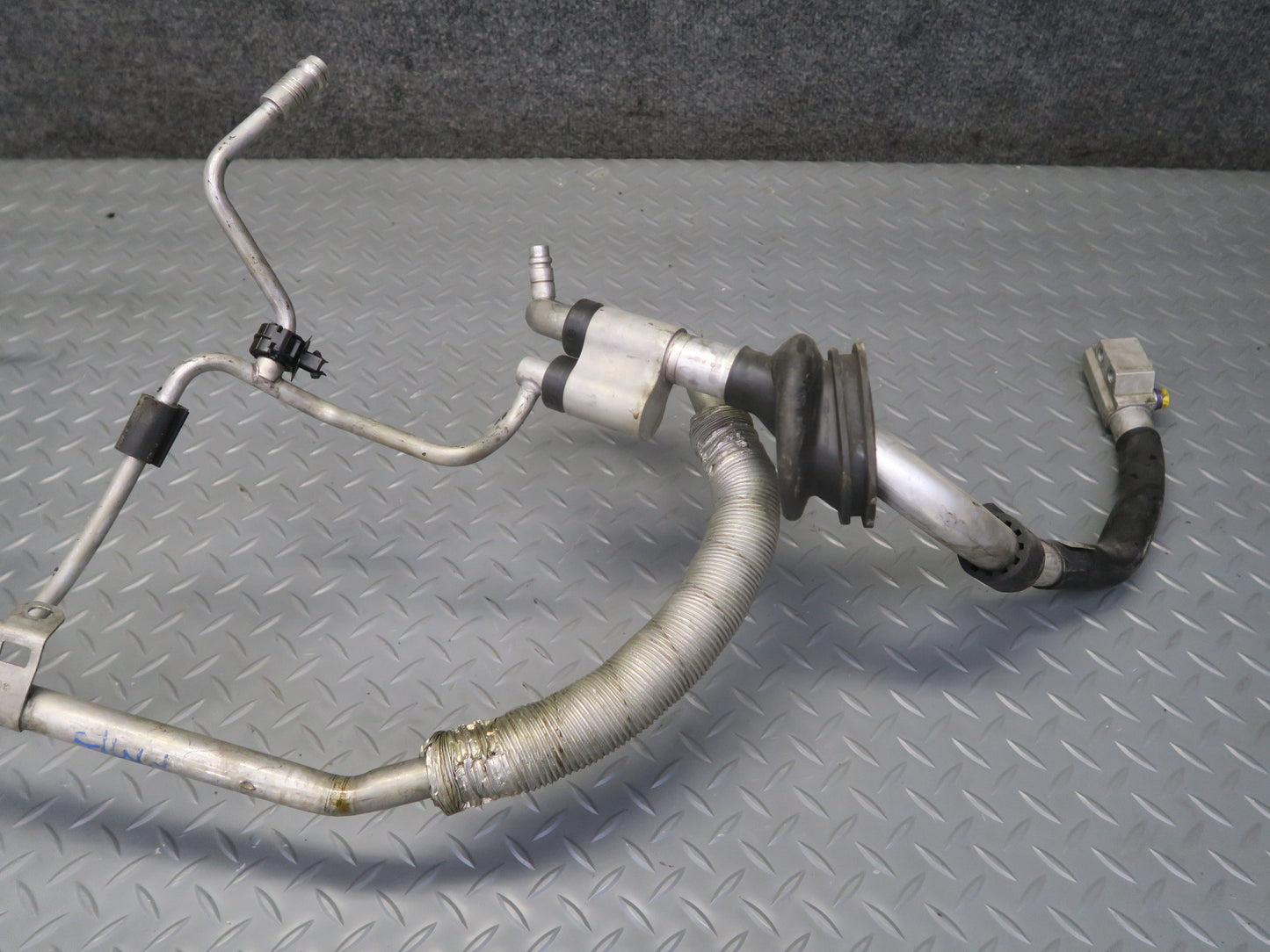 2015-2018 Porsche Macan Turbo 3.6L Engine Intercooler Y Connector Pipe