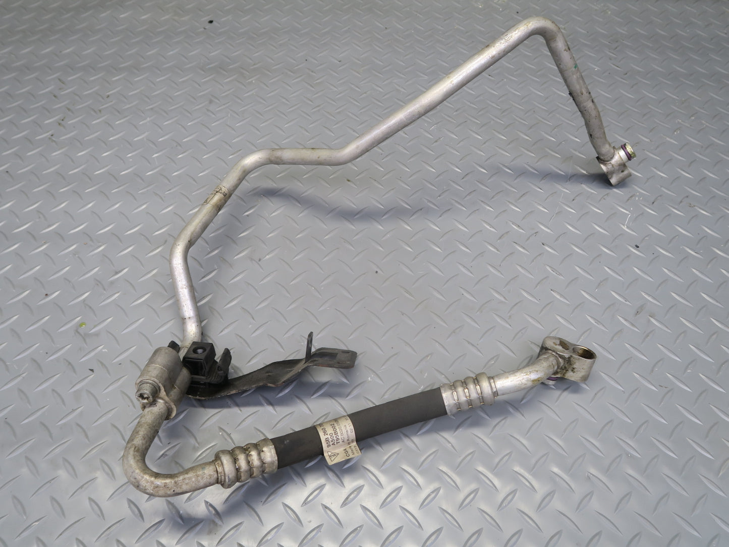 2015-2018 Porsche Macan Turbo 3.6L Engine Intercooler Y Connector Pipe