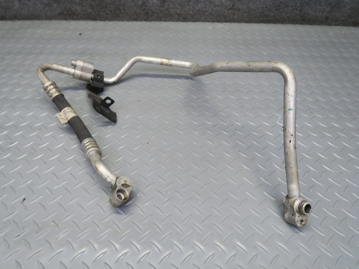 2015-2018 Porsche Macan Turbo 3.6L Engine Intercooler Y Connector Pipe