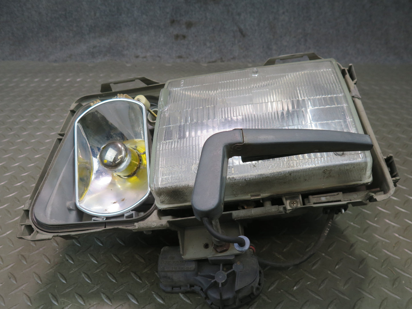 86-93 Mercedes W124 300E Front Right Halogen Headlight Lamp OEM