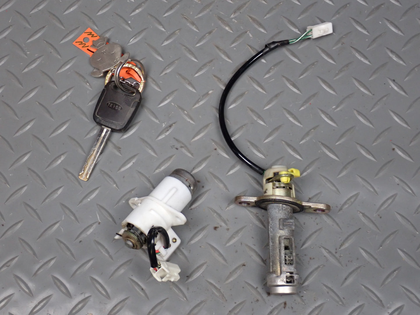 1998 Lexus SC300 2JZGE A/T ECM ECU Theft Ignit Glove Door Trunk Lock KEY Set OEM