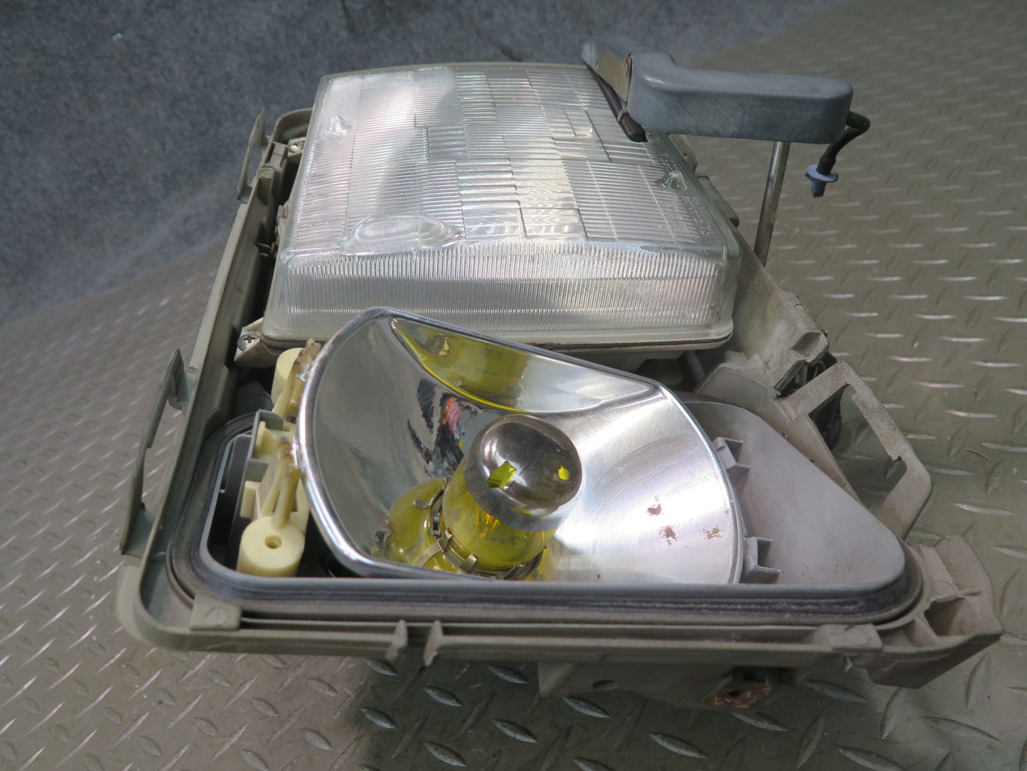 86-93 Mercedes W124 300E Front Right Halogen Headlight Lamp OEM