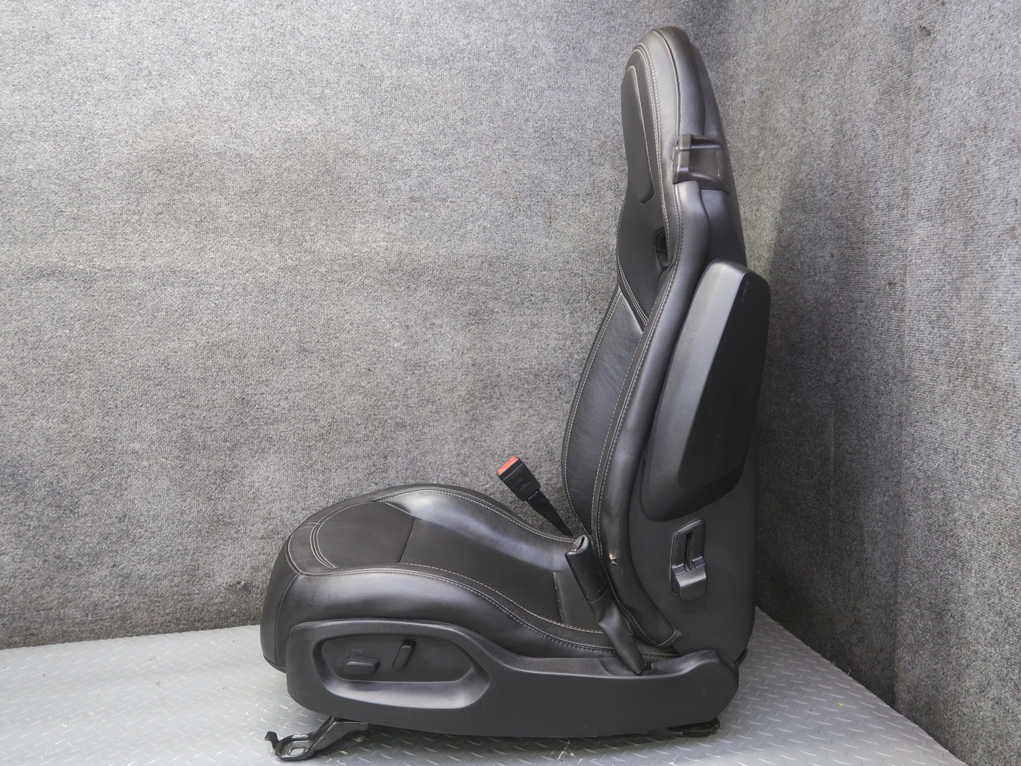 14-19 Chevrolet Corvette C7 Set of 2 Front Left & Right Leather Seat Black OEM